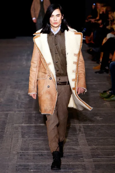 Look 27